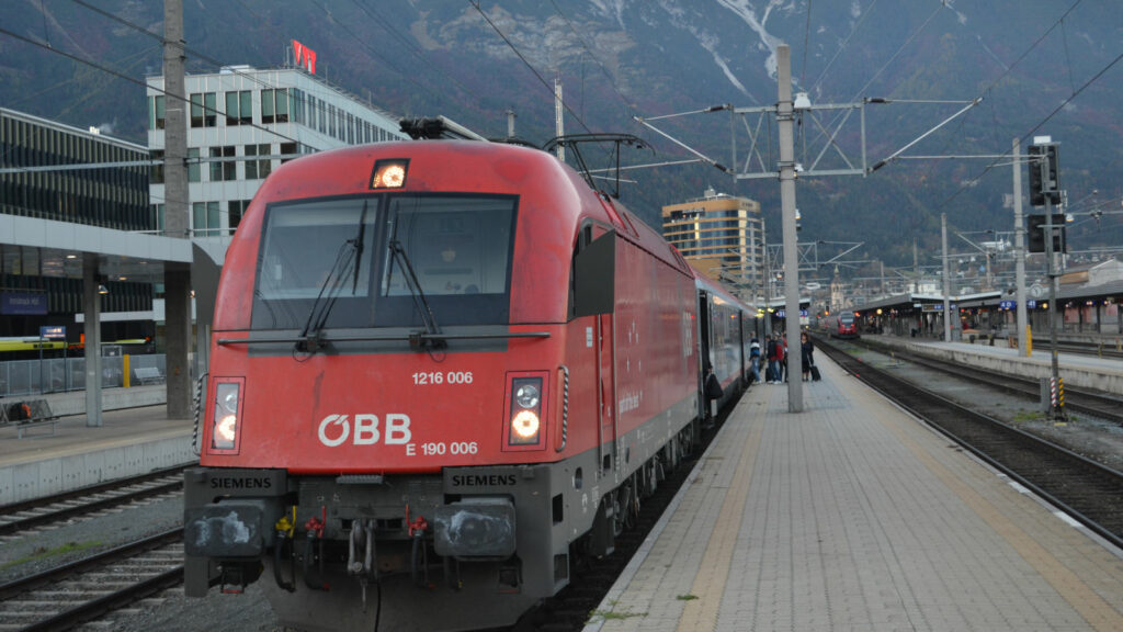Der ehemalige Direktzug zwischen Lienz und Innsbruck