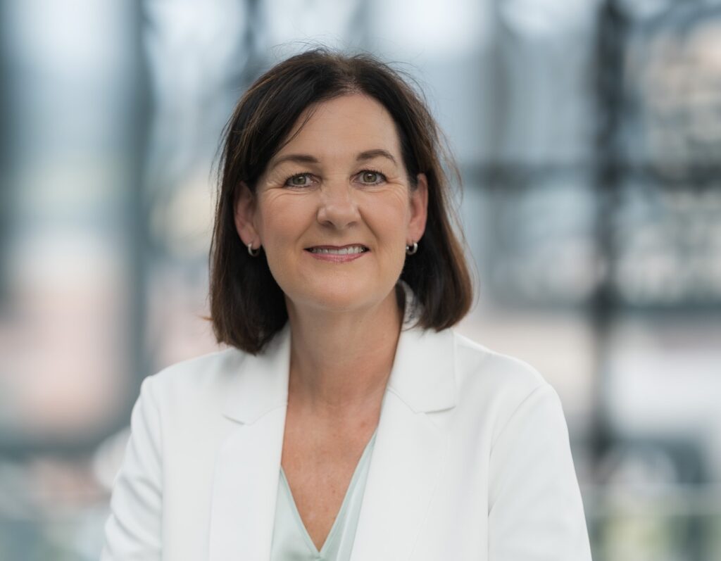 Andrea Haselwanter-Schneider, Bodenspekulationen, gerechtes Tirol, Insolvenzen, klare Visionen, Kürzungen, Liste Fritz, Lösungsvorschläge, mehr Miteinander, mutige Reformen, niedrige Einkommen, Parteiobfrau, Sozialbudget, Spitalsreform, Tourismus, Zweitwohnsitze